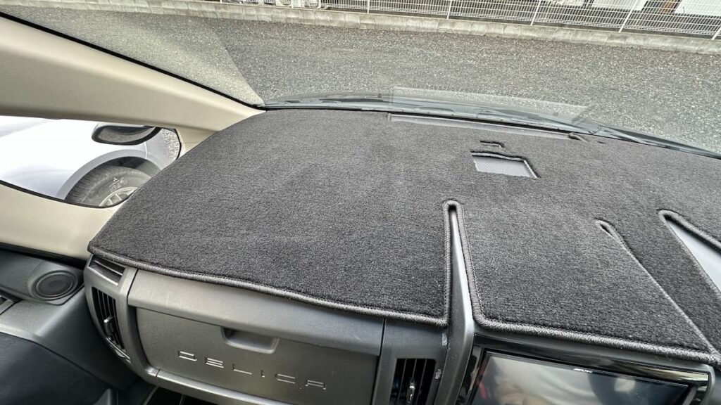 ダッシュボードマット ダッシュボードマットの効果とは？ダサいと言わせない製品の選び方